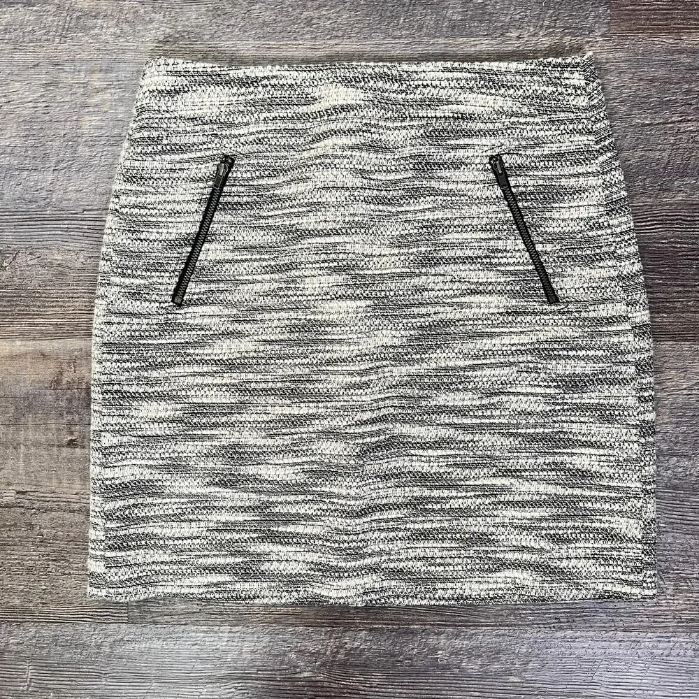 Loft black and white tweed A-line skirt with zipper accent size 2 B182